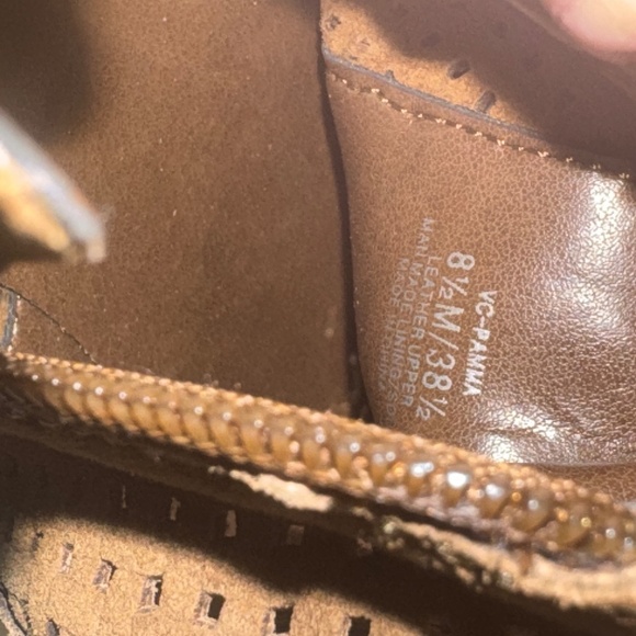 EUC Vince Camuto Pamma Suede Buckle Block Heel Ankle Booties Boots Size 8.5 - Picture 8 of 8